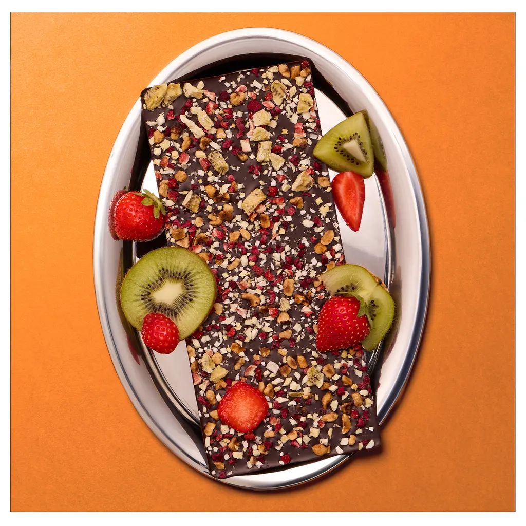 Écorce de chocolat noir, tutti frutti, fraise kiwi ananas mangue et noisettes – Image 2